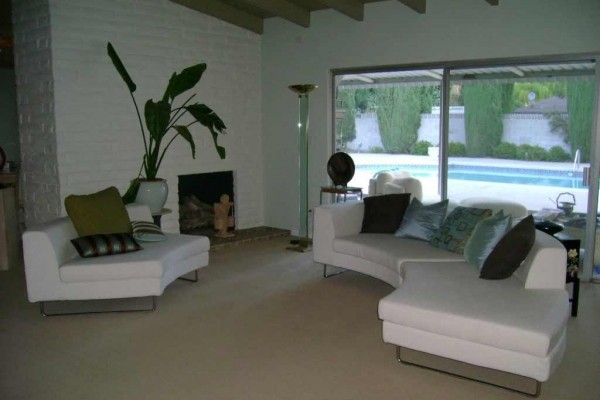 [Image: Mid Century 4 BR Ranch Home Comfort with Pool Fun!]
