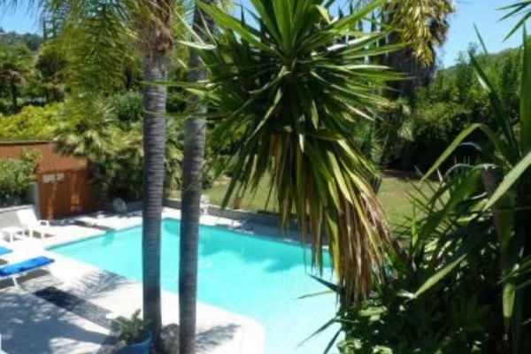 [Image: Large House with Swimming Pool in a Quiet Area]