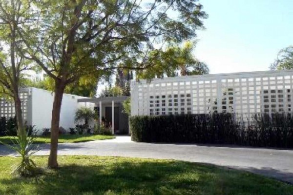 [Image: Large House with Swimming Pool in a Quiet Area]