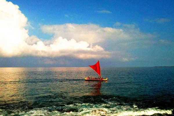[Image: Kona's Finest 'True' Ocean Front, Waves Roll Under the Lanai]