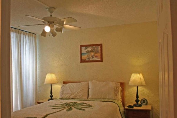 [Image: Five Star Reviews,Air Conditioned Bedroom,1st Floor,Oceanfront Complex, Sleeps 4]