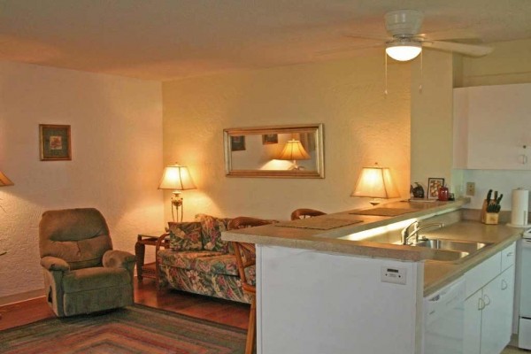 [Image: Five Star Reviews,Air Conditioned Bedroom,1st Floor,Oceanfront Complex, Sleeps 4]