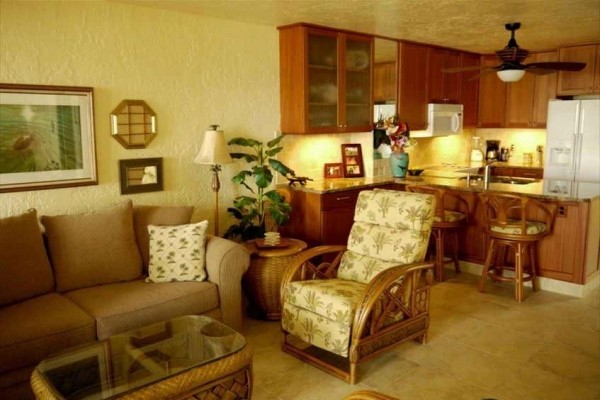 [Image: Ocean Front &amp; Kailua Bay View Ground Floor Luxary Remodel &amp; Car!]