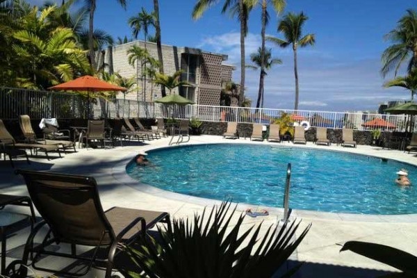 [Image: Ocean Front &amp; Kailua Bay View Ground Floor Luxary Remodel &amp; Car!]