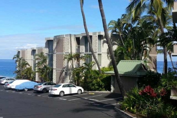 [Image: Ocean Front &amp; Kailua Bay View Ground Floor Luxary Remodel &amp; Car!]