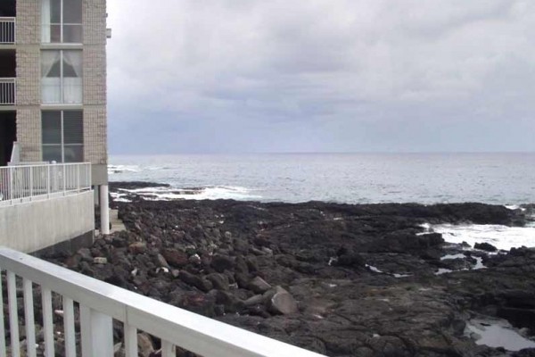 [Image: Luxurious - Fully Remodeled Oceanfront Condo - Relax in Kona!]