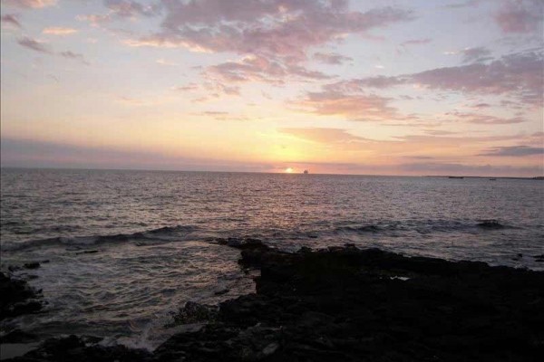 [Image: Luxurious - Fully Remodeled Oceanfront Condo - Relax in Kona!]