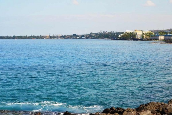 [Image: Beautiful Oceanfront Condo in Kailua-Kona, Hawaii]