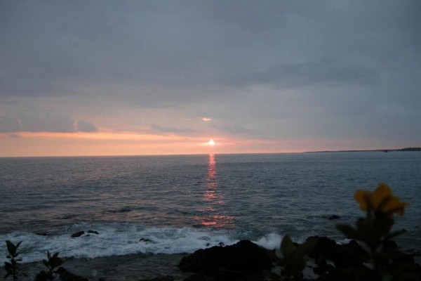 [Image: Beautiful Oceanfront Condo in Kailua-Kona, Hawaii]