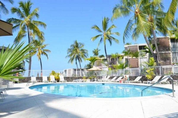 [Image: Beautiful Oceanfront Condo in Kailua-Kona, Hawaii]