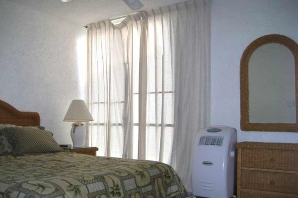 [Image: 1 Bedroom - Ocean View Air Conditioned- Deluxe Condo]
