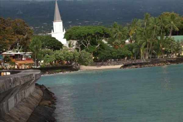 [Image: 90/1 BR Romantic, Tropical Kona Condo in a Oceanfront Complex]