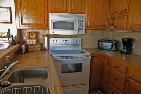 [Image: Ocean View Condo. Lush Tropical Oasis. 1bd/1BA. Heated Pool. Bbq Area.]