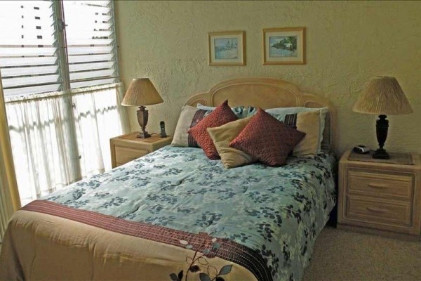 [Image: Ocean View Condo. Lush Tropical Oasis. 1bd/1BA. Heated Pool. Bbq Area.]