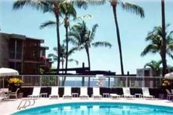 [Image: Oceanfront Building with Views from the Lanai]