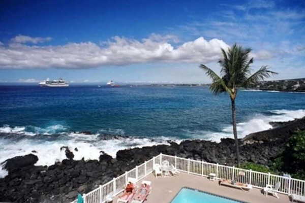 [Image: On the Water! Fabulous Oceanfront, Expansive View of Kailua Bay!]