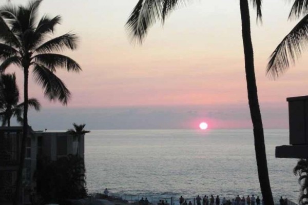 [Image: Great Location! Ocean Front Complex on Beautiful Alii Drive]