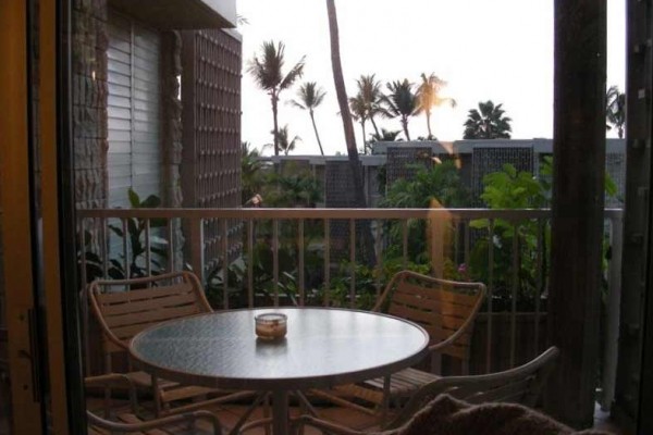 [Image: Kona @ Alii Villas Oceanfront Resort Condo]