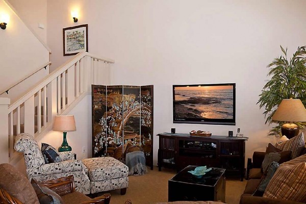 [Image: Summer Special 7th Night Free-Stunning 3BR Townhome! Professionally Decorated]