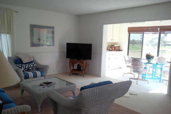 [Image: Overlooking the Golf Course, a Great 3/2 Condo 4 Month Min. ,No Pets]
