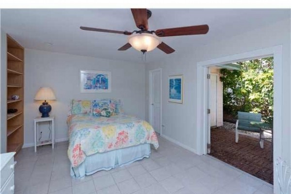 [Image: Great Deal! Clean and Cozy Beach House Three Blocks from the Ocean.]