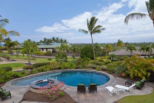 [Image: Champion Ridge - Luxurious 4bd Home, Private Pool/Spa and Sun Deck!]