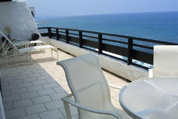 [Image: Luxurious Oceanfront Condo Kona Hawaii Spectacular Lanai Corner Unit]