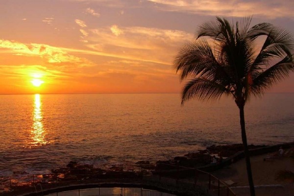 [Image: Luxurious Oceanfront Condo Kona Hawaii Spectacular Lanai Corner Unit]