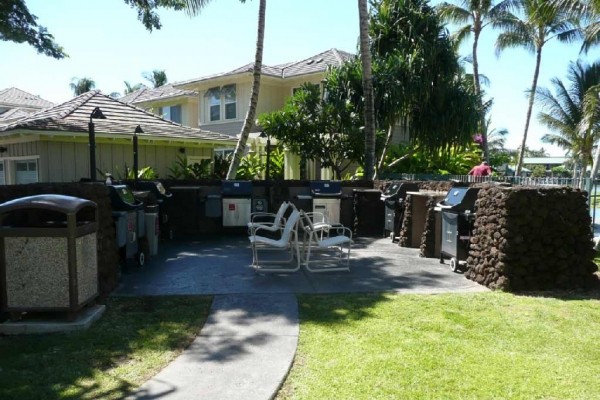 [Image: Spacious Penthouse Unit + Loft on Golf Course (2 BR, 2BA + Loft)]