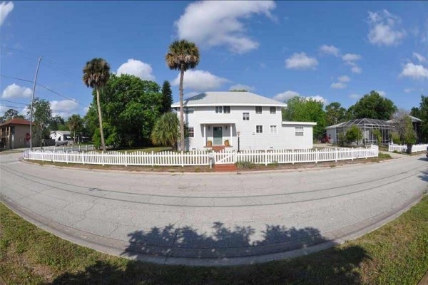 [Image: Beautiful 1904 Florida Home Just Waiting for Your Family.'']