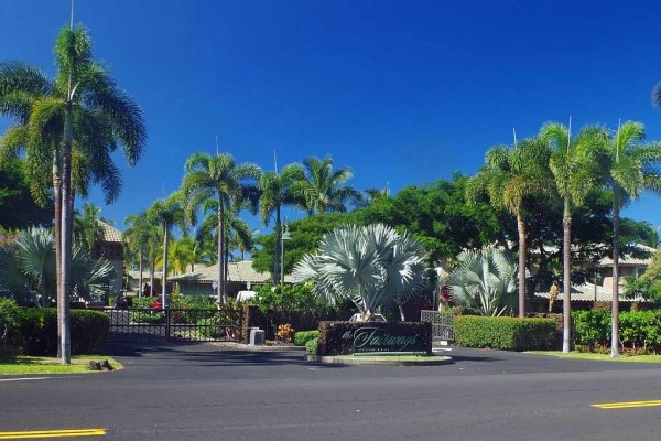 [Image: Be Our Guest at the Hawaii Dream Villa]