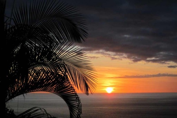 [Image: Sunset Panorama in Kona Paradise]