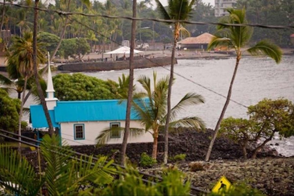 [Image: Kahaluu Bay Across from Snorkel Beach - Awesome Ocean View]