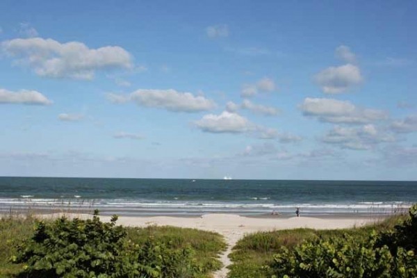 [Image: Direct Oceanfront Condo in Cocoa Beach Florida]
