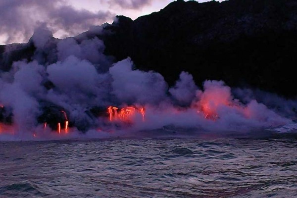 [Image: August Special 15% Off, Hike the Volcano and Snorkel Wai Opae's Gentle Pools.]