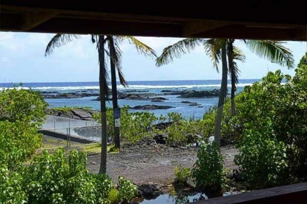 [Image: Ocean Front Cottage Right on the Kapoho Tidepools!]