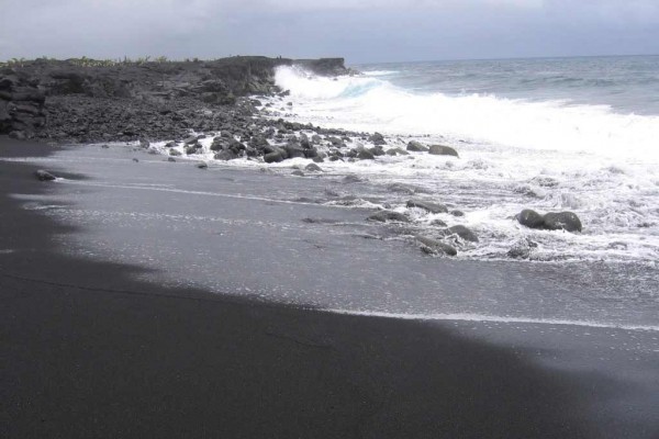 [Image: Hale Mar: Absoute Oceanfront, Luxury, Pool, Hot Tub, Near Volcano!]