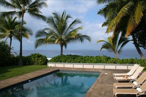 [Image: On the Ocean at Kealakekua Bay. Where the Dolphins Play.]