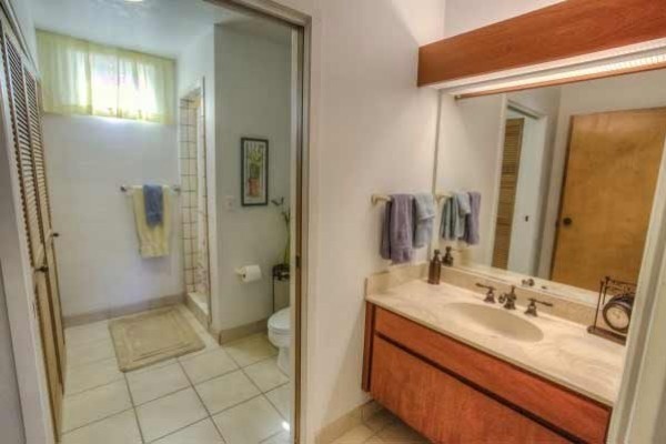 [Image: Spacious 2/2condo-Upscale,Quiet,Low Traffic Area, Discounts]