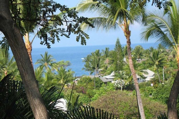 [Image: Oceanview Townhome Located in the Scenic Keauhou Area]