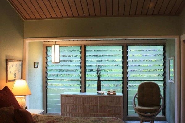 [Image: Lovely End Unit Condo in Lushly Landscaped Keauhou Resort.]