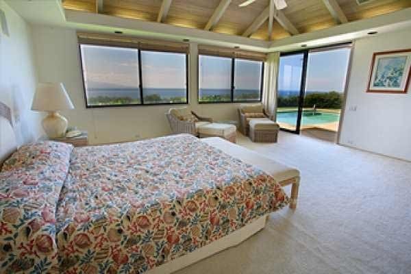 [Image: Fabulous 4 Bedroom Luxury Home with Ocean View]