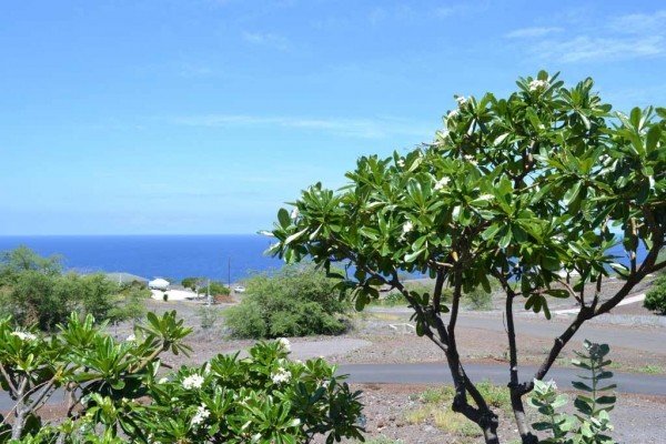 [Image: Kohala Cottage, 180Â° Ocean View!]