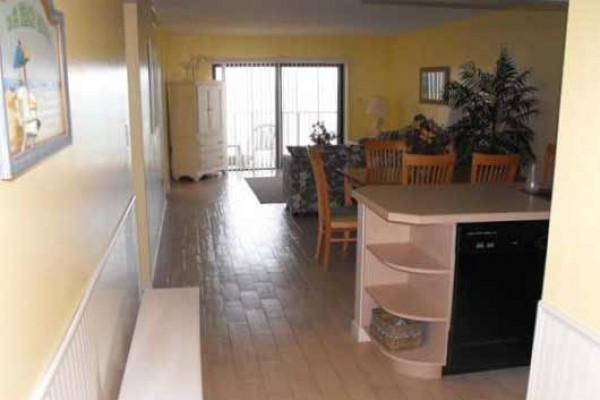 [Image: Spacious 3 BR/2 BA 8th Floor Direct Ocean - Don't Miss This]