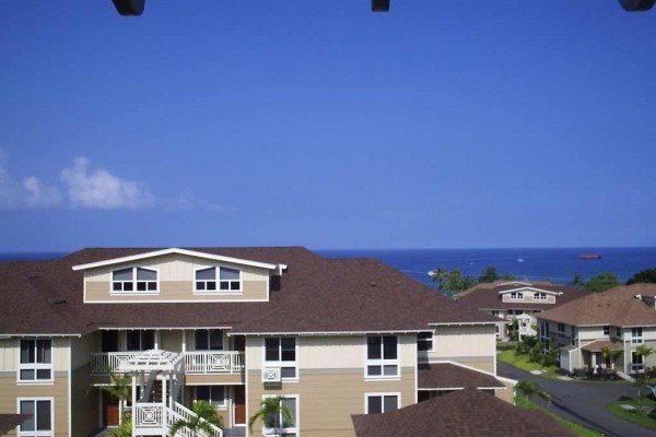[Image: Luxury Hawaiian Resort Across the Street from the Beach!]