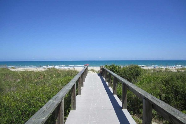 [Image: Fabulous Beach Front Condo on Cocoa Beach]