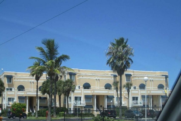 [Image: Fabulous Beach Front Condo on Cocoa Beach]