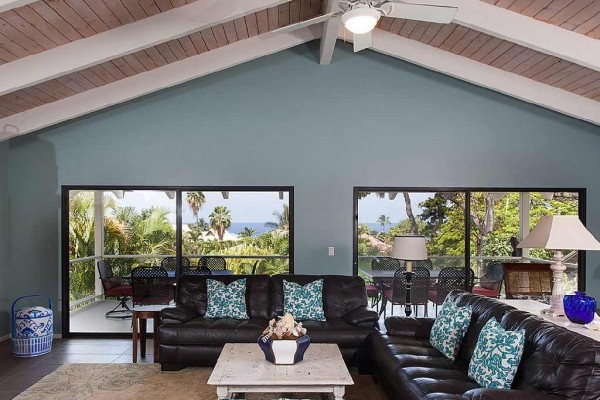 [Image: Lovely Spacious Ocean View Home with Pool Close to Beach!]