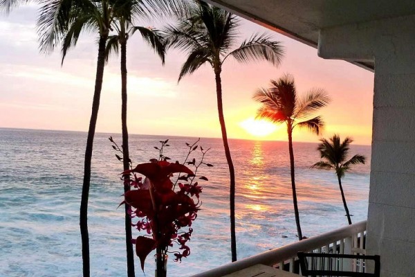 [Image: Top Floor Oceanfront Unit with Lanai for Outdoor Dining!]