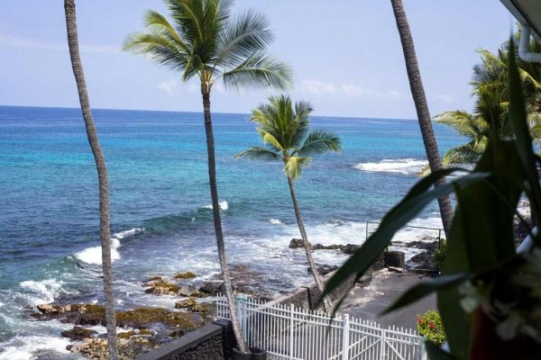 [Image: Top Floor Oceanfront Unit with Lanai for Outdoor Dining!]